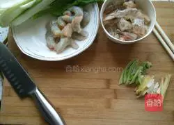 Illustration of how to make seafood rice noodles 1