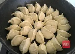 Illustration of how to make pot stickers 10