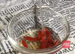 Illustration of how to make black fungus and millet porridge 6