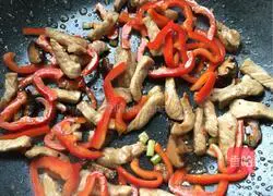 Illustration of how to make stir-fried rice noodles with mushrooms and lean meat 6