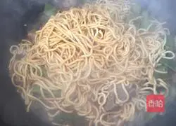 Illustration of how to make braised noodles with lentil short ribs 5