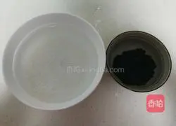 Illustration of how to make glutinous rice and black bean porridge 1