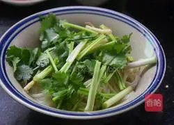 Illustration of making sour soup noodles 5