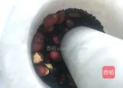 Illustration of how to make black sesame and peanut Lantern Festival 4