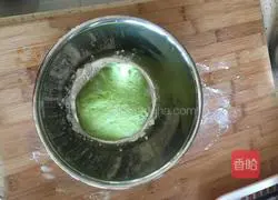 Illustration of how to make green rose rolls 5
