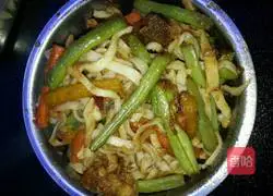 Illustration of how to make braised beans and noodles 4