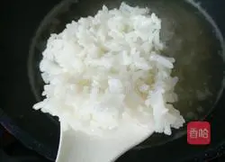 Illustration of how to make preserved egg and lean meat porridge 5