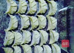 Illustration of how to make pot stickers 6