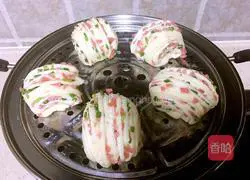 Ham Illustration of how to make chive rolls 16