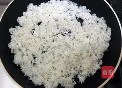 Illustration of how to make shrimp and cheese braised rice 4