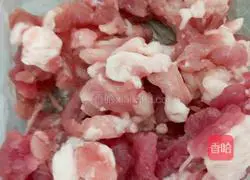 Illustration of how to make carrot and corn braised rice 2