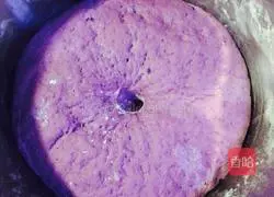 Illustration of how to make rose rolls 3