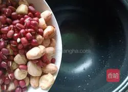 Illustration of how to make red bean, peanut and black rice porridge 4