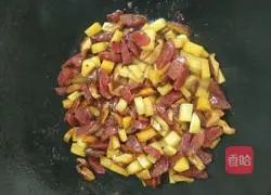 Illustration of how to make braised rice with mushrooms, sausages and potatoes 6