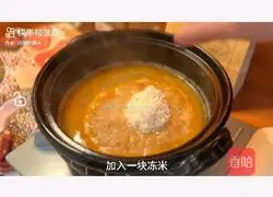 Illustration of how to make salted egg shrimp porridge 4