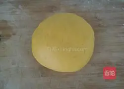 Illustration of how to make pumpkin hair cake 8