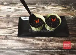 Illustration of how to make steamed black glutinous rice cake 6