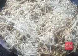 Illustration of how to make braised pork ribs and noodles 8