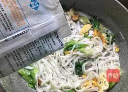 Illustration of how to make fried rice noodles 6