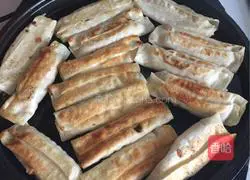 Illustration of how to make tofu pot stickers 4