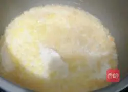 Illustration of how to make yam and apple porridge 7