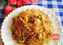 Illustration of how to make fried rice noodles with eggs 9