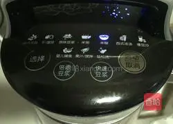 Illustration of how to make red dates, wolfberry, peanuts and millet paste 5