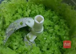 Illustration of how to make celery and meat pot stickers 13