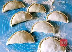 Illustration of how to make scallops and three fresh chives box 16