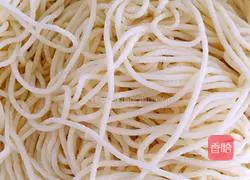 Illustration of how to make braised beans and noodles 3