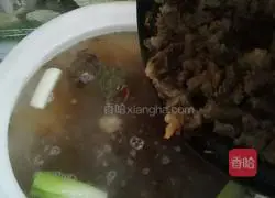 Illustration of how to make beef brisket rice noodles 9