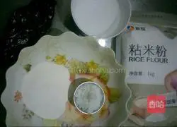 Illustration of how to make blue and white porcelain rice flour steamed cake 1