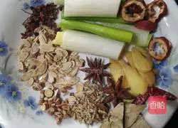 Illustration of how to make beef brisket rice noodles 5