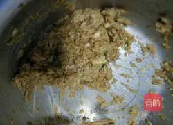 Illustration of how to make Crispy Lotus Pork Box 3