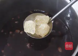 Illustration of how to make purple rice and peanut paste 6