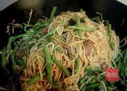 Illustration of making braised beans and noodles 11