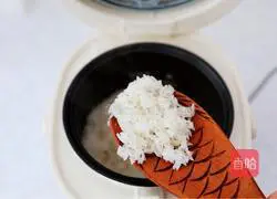 Illustration of how to make luncheon meat rice balls 2