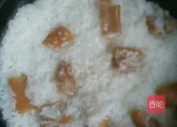  Illustration of how to make preserved claypot rice 3