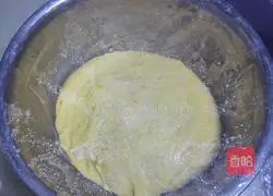 Illustration of how to make pumpkin hair cake 4