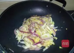 Illustration of how to make black pepper pork chop burger 6