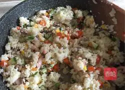 Illustration of how to make beef and shrimp baked rice 7