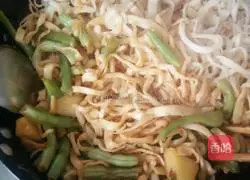 Illustration of braised noodles 13