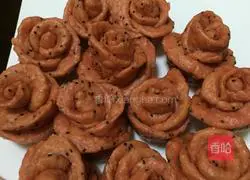 Illustration of how to make dragon fruit and rose rolls 7