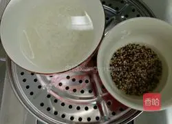 Illustration of how to make quinoa rice balls 3