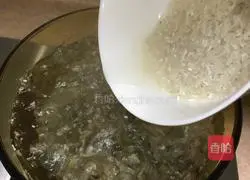 Illustration of how to make boneless meat and radish porridge 3