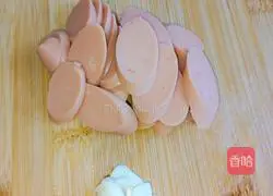 Illustration of how to make fried rice noodles with eggs and ham 4