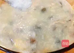 Illustration of how to make preserved egg and lean meat porridge 7