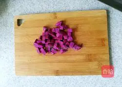 Illustration of how to make purple sweet potato, lotus seed and lily rice paste 3
