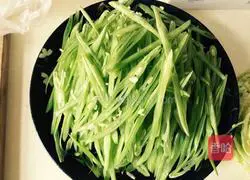 Illustration of home-style braised beans and noodles 2