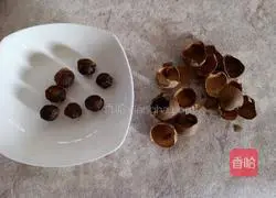 Illustration of how to make red dates, longan and millet porridge 2